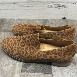 Women’s Clarks Leopard print leather shoes 6.5 m